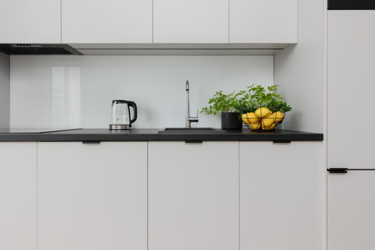 Spacious Apartment With Panoramic View Of Warsaw By Noclegi Renters Varsóvia Exterior foto
