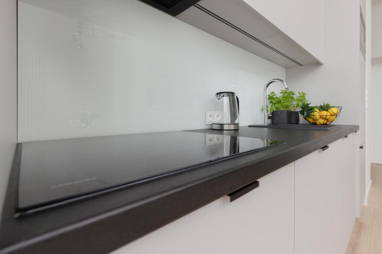 Spacious Apartment With Panoramic View Of Warsaw By Noclegi Renters Varsóvia Exterior foto